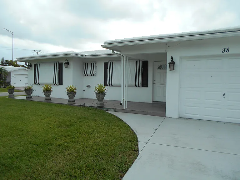 38 Leisure Blvd — Photo 1
