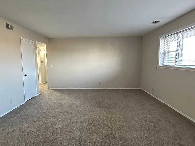915 N 48th Ave — Photo 22