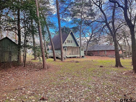 2nd image of 318 Lakeview Dr