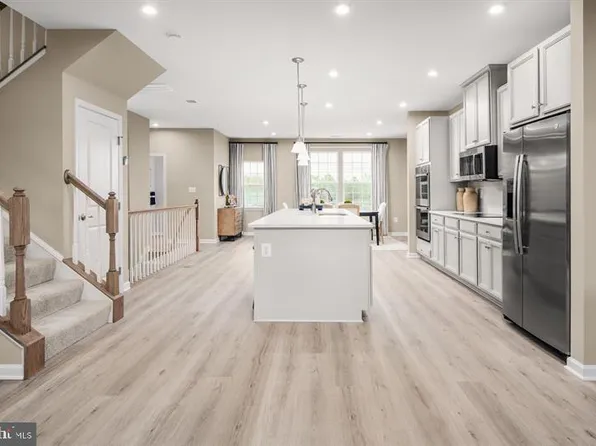 118 Lawndale Dr #1001-D, Bowie, MD 20716