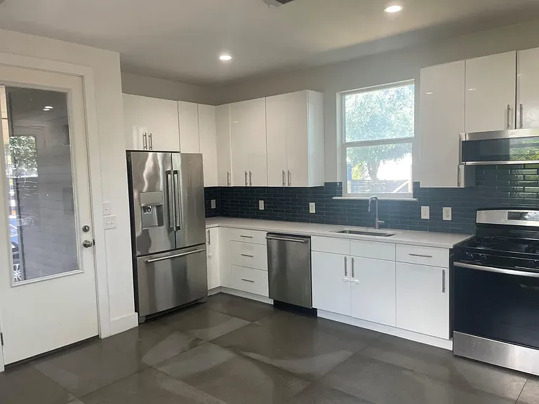 3409 Pennsylvania Ave — Photo 17