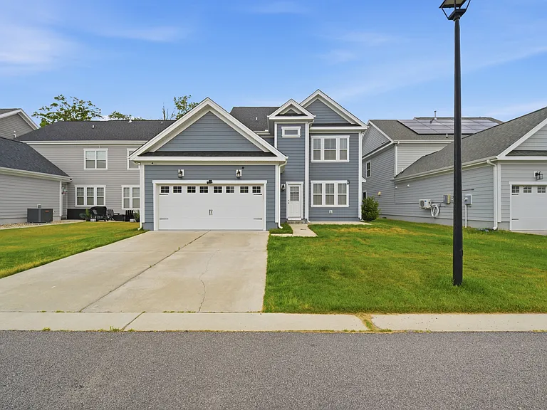 5049 Duxbury Rd — Photo 40