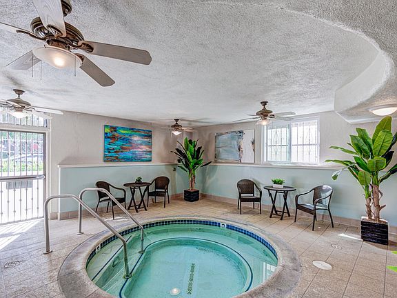 4th image of 307 Montana Ave #205