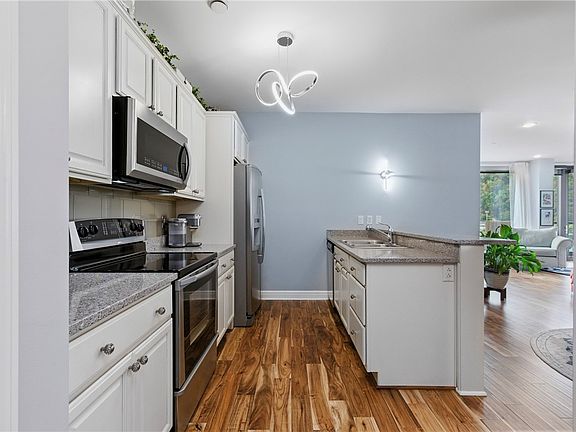 5th image of 151 Fort Pitt Blvd APT 501
