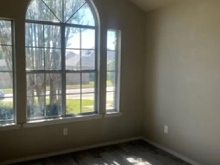 5713 Remington Way — Photo 9