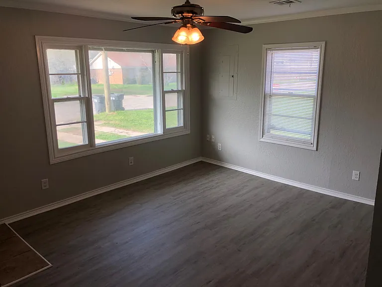 1141 E Sunset St — Photo 3