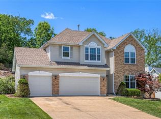 1527 Bent Oak Ridge Dr, Fenton, MO 63026