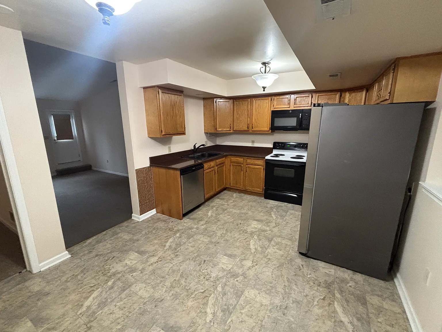 3 bed, 1824 sqft, $1,550 — Photo 4