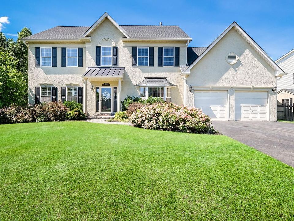 1st image of 202 Pointer Ct