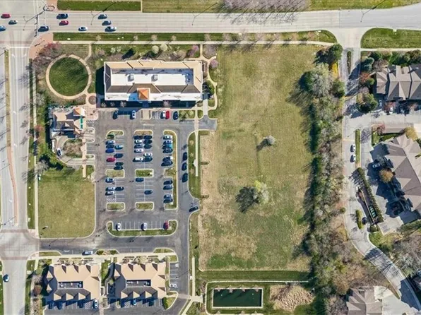 13470 Briar St, Leawood, KS 66209