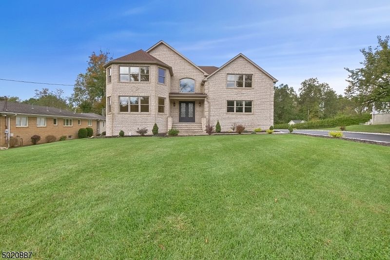 1st image of 55 Grandview Ave