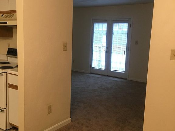 5th image of 2732 Brandon Ave SW APT D4