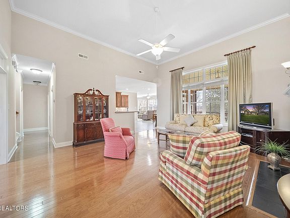 4th image of 3749 Holly Berry Dr