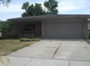 30232 Dell Ln, Warren, MI 48092