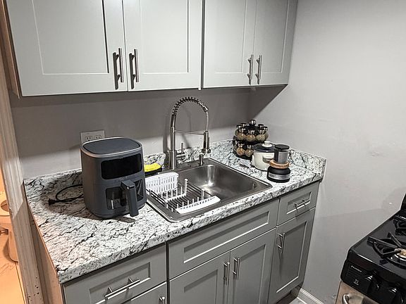 4th image of 32 Danforth Ave Unit 3