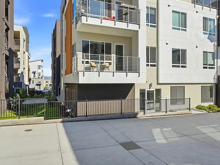 3027 Manuel St #4 — Photo 34