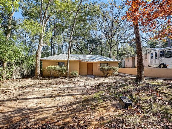 2nd image of 2925 Fairview Dr