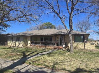 555 E Wisconsin St, Russell, KS 67665