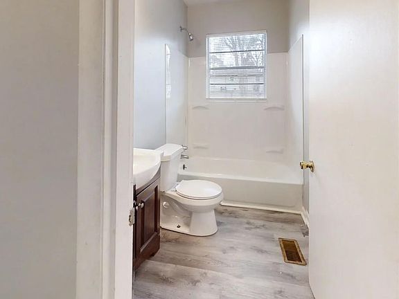 4th image of 7307 Knollwood Rd