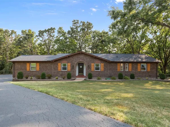 4849 Sharlane Dr, Saint Louis, MO 63128