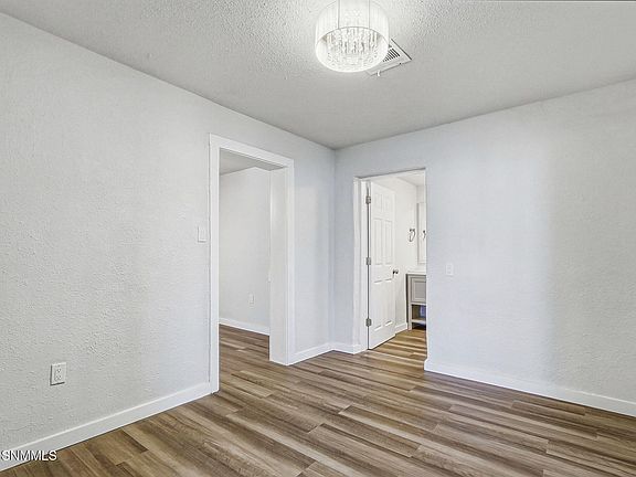 4th image of 3201 Oak St
