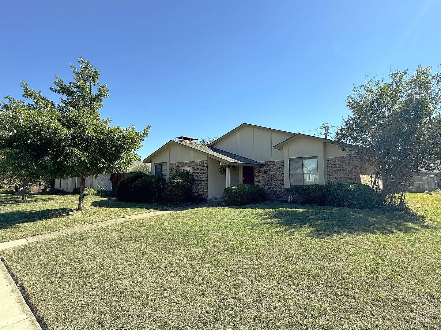 Single Story Home - Plano — Photo 1