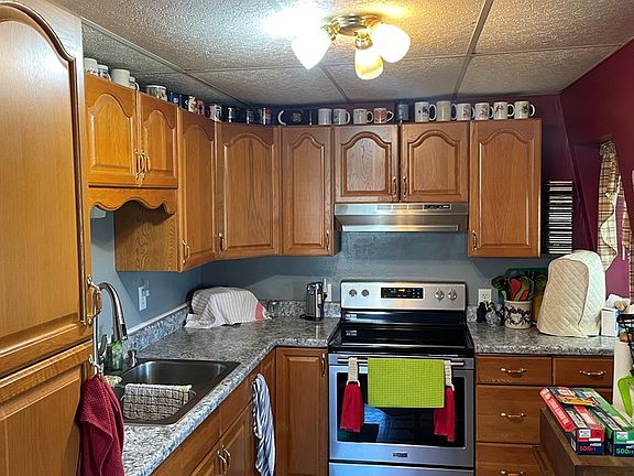 2nd image of 512 Beekman Ridge Rd