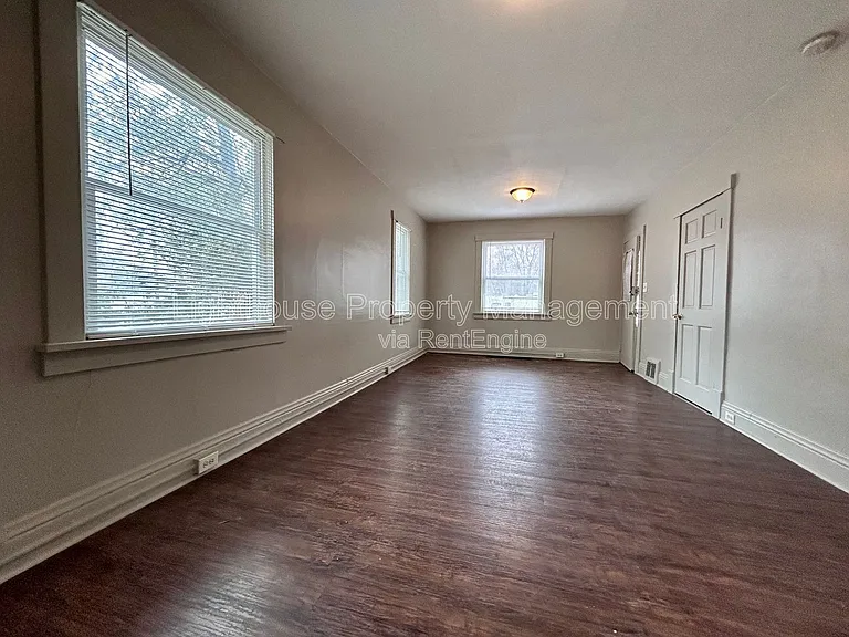 1126 Holt St — Photo 13