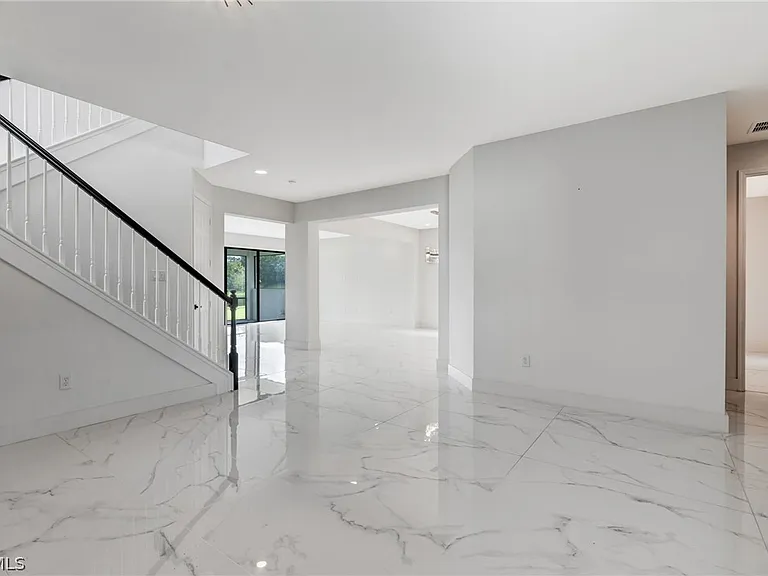 11604 Meadowrun Cir — Photo 5