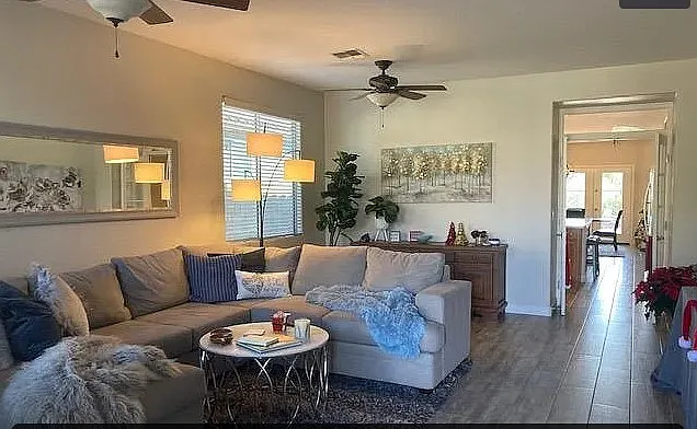 4 bed, 1827 sqft, $2,495 — Photo 2