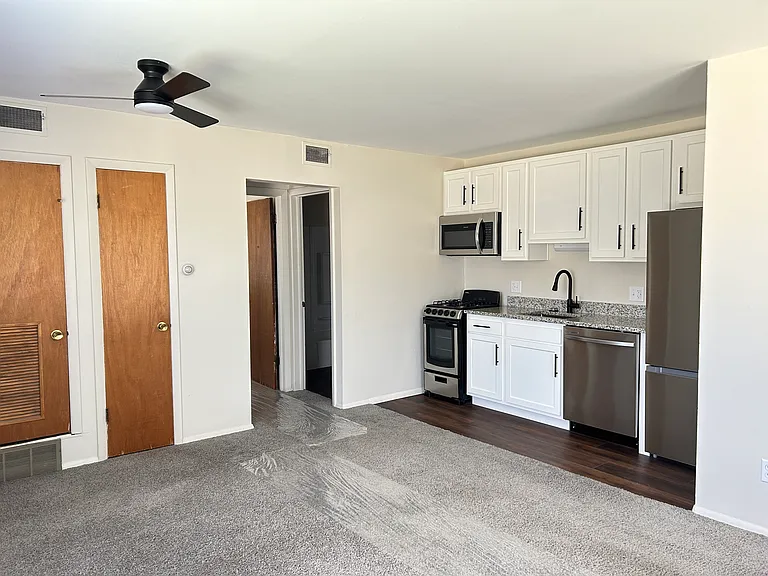 2157 Summit St #5 — Photo 3