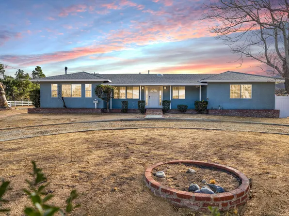 8600 Vientos Dr, Leona Valley, CA 93551