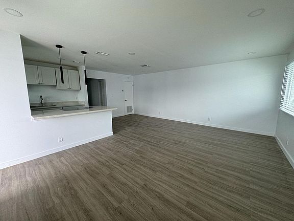 4th image of 106 E Tiffany Dr APT 4