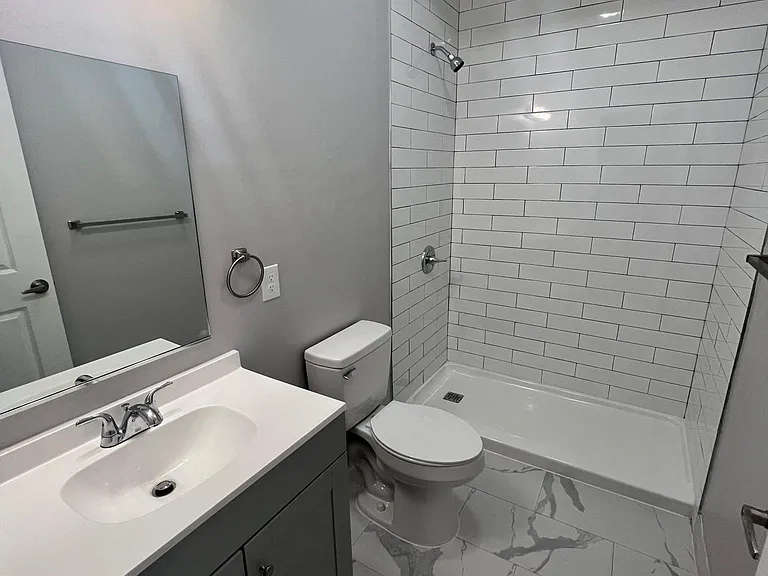 145 Bergen Ave #4 — Photo 6
