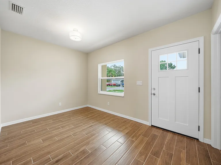 1072 Bridlewood Way — Photo 4