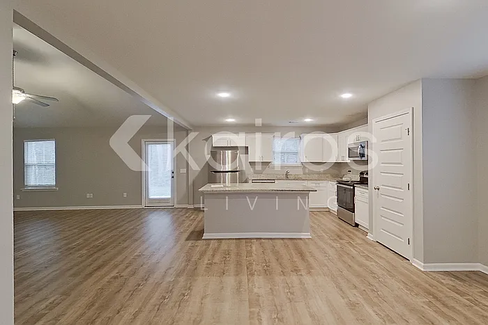 136 Western Red Cedar Dr — Photo 5