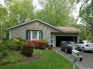 17 Alpine Pl, Lake Grove, NY 11755