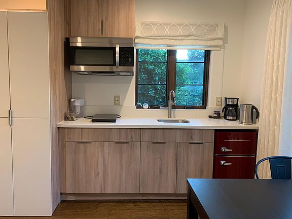 Brand new kitchenette.