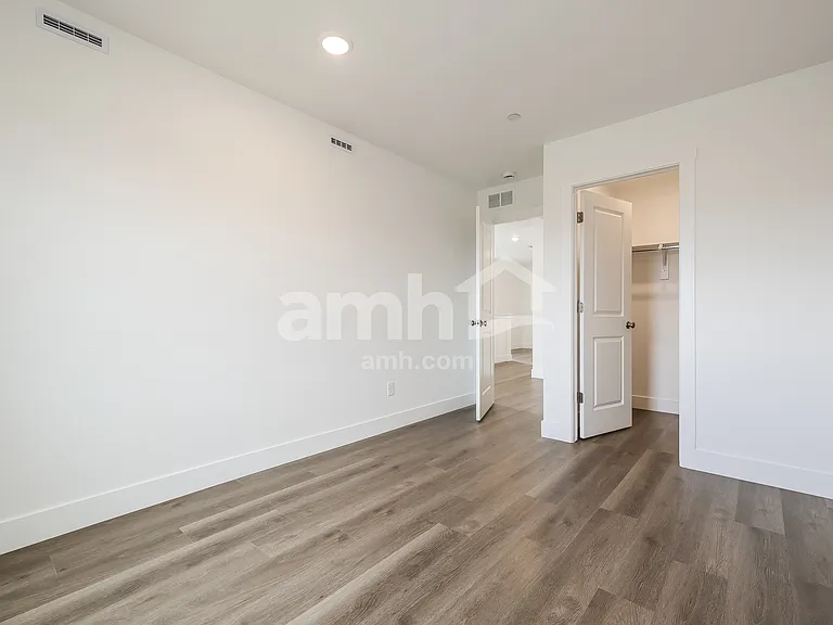 10233 Peoria Pkwy — Photo 13