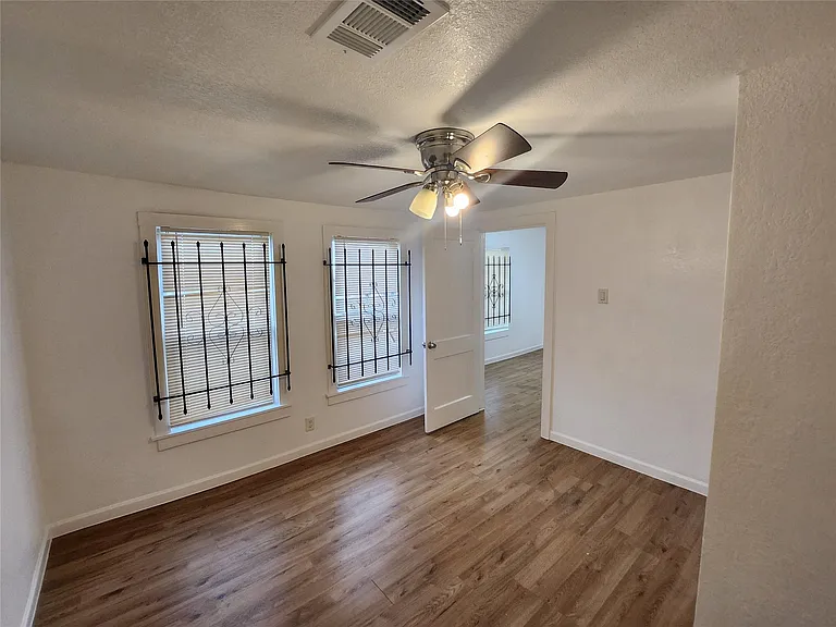3206 Anita St — Photo 11