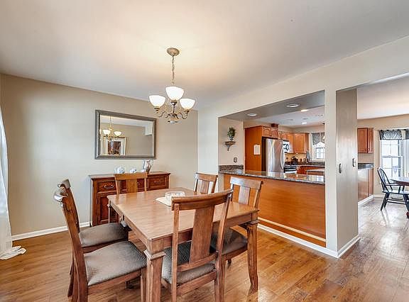 5th image of 814 Dorset Dr