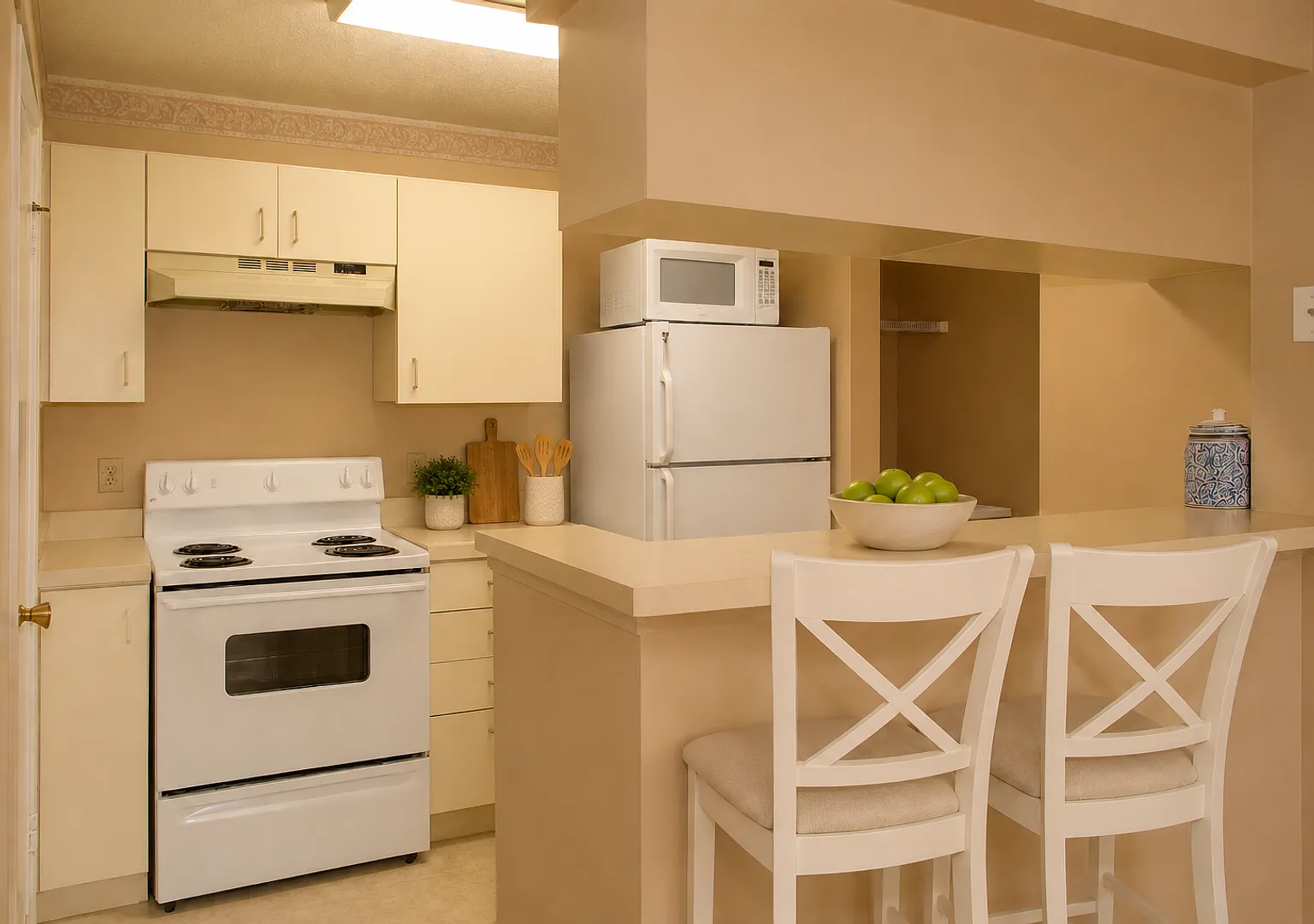 1/1 3rd Floor with private balcony in gated community across from Altamonte Mall — Photo 4