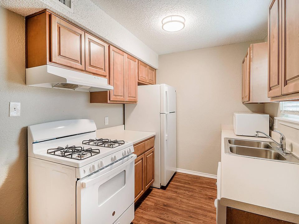 2 Bedroom, 1 bathroom. kitchen photo