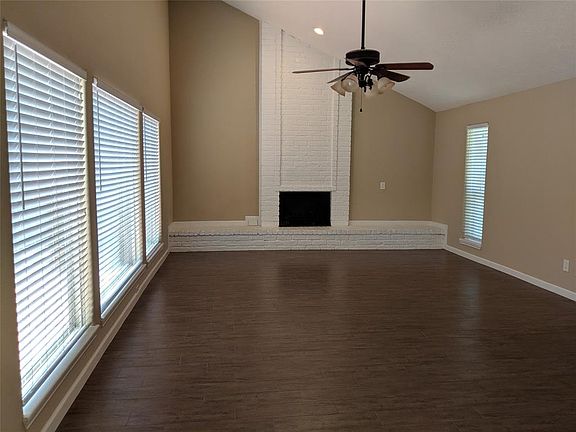 3rd image of 15603 Pine Mountain Dr