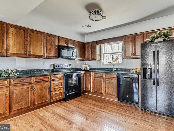 3rd image of 15731 Vista Dr