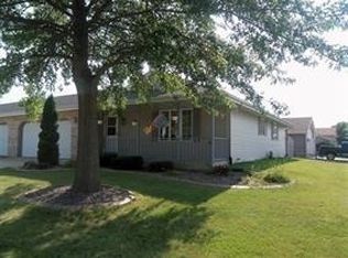 527 Rockshire Dr, Janesville, WI 53546
