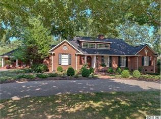 4001 Pomfret Ln, Charlotte, NC 28211