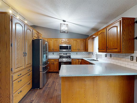 3rd image of 3038 W 42nd St
