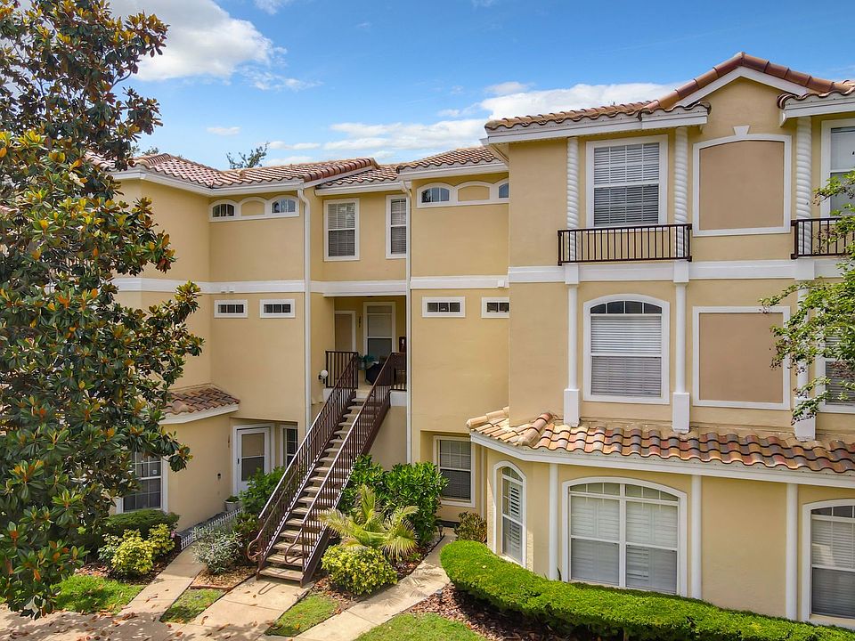 1st image of 696 Seabrook Ct Unit 202