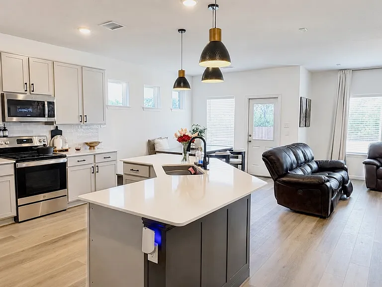 1404 Citrus Dr — Photo 2